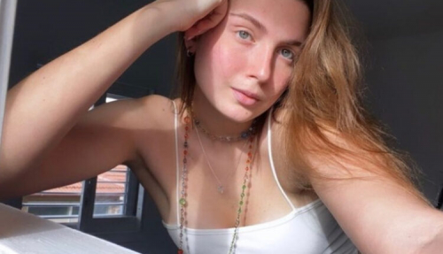 Bruna_Valeanu_24_T