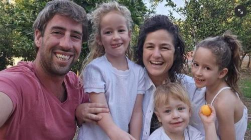 Siman-Tov family Yonathan Tamar Shachar 6 Arbel 6 Omer 4 T 02
